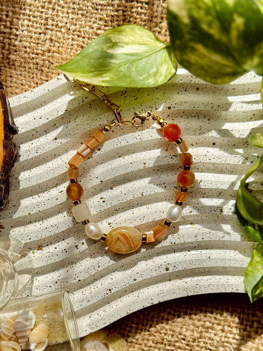 Agate, Carved Stones and Majorca Pearls Bracelet