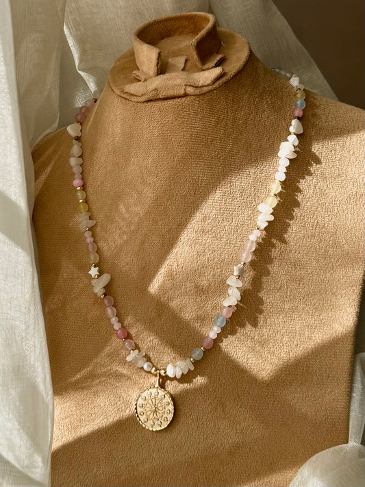 Bubblegum agate and chip stone necklace